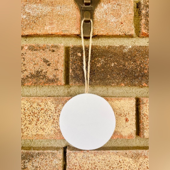 *Grandma Round Cardinal Ornament - Picture 4 of 12